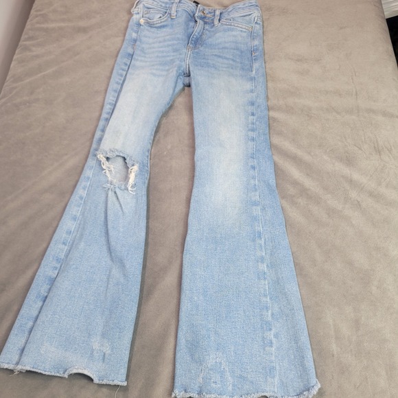 Forever 21 Other - Forever 21‎ Kids Girls Light Wash Distressed Flare Leg Jeans Raw Hem Size 9/10